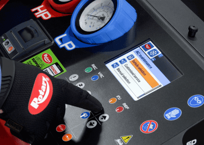 Rotary® R3AC50 | Automatic R134a AC Recovery Machine EASY-TO-USE AUTOMATED SYSTEM The R3AC50 automatically checks and displays the oil and refrigerant levels. Connected sensors allow software to perform recharging operations with accuracy.