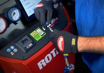 Rotary® R3AC80 | Automatic Dual-Gas AC Recovery Machine Quick connect hoses on the Rotary R3AC80 Automatic Car AC Recovery Machine for fast gas switching.